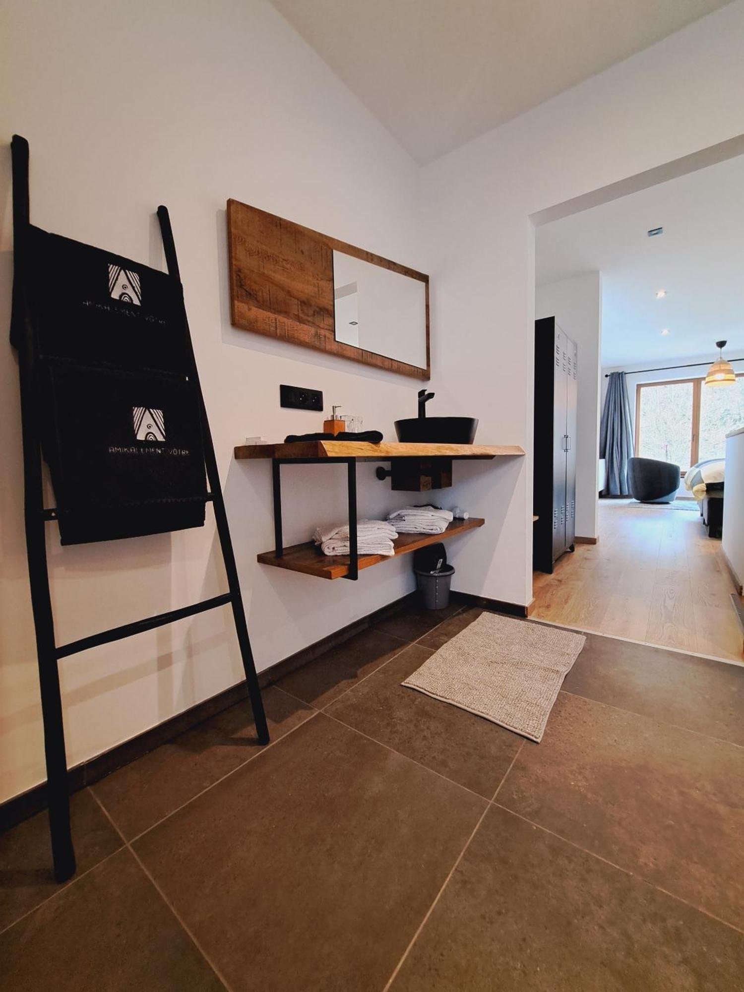 Amikalement Votre - Gite 2 Personnes ลา-โรช-ออง-อาร์เดน ภายนอก รูปภาพ