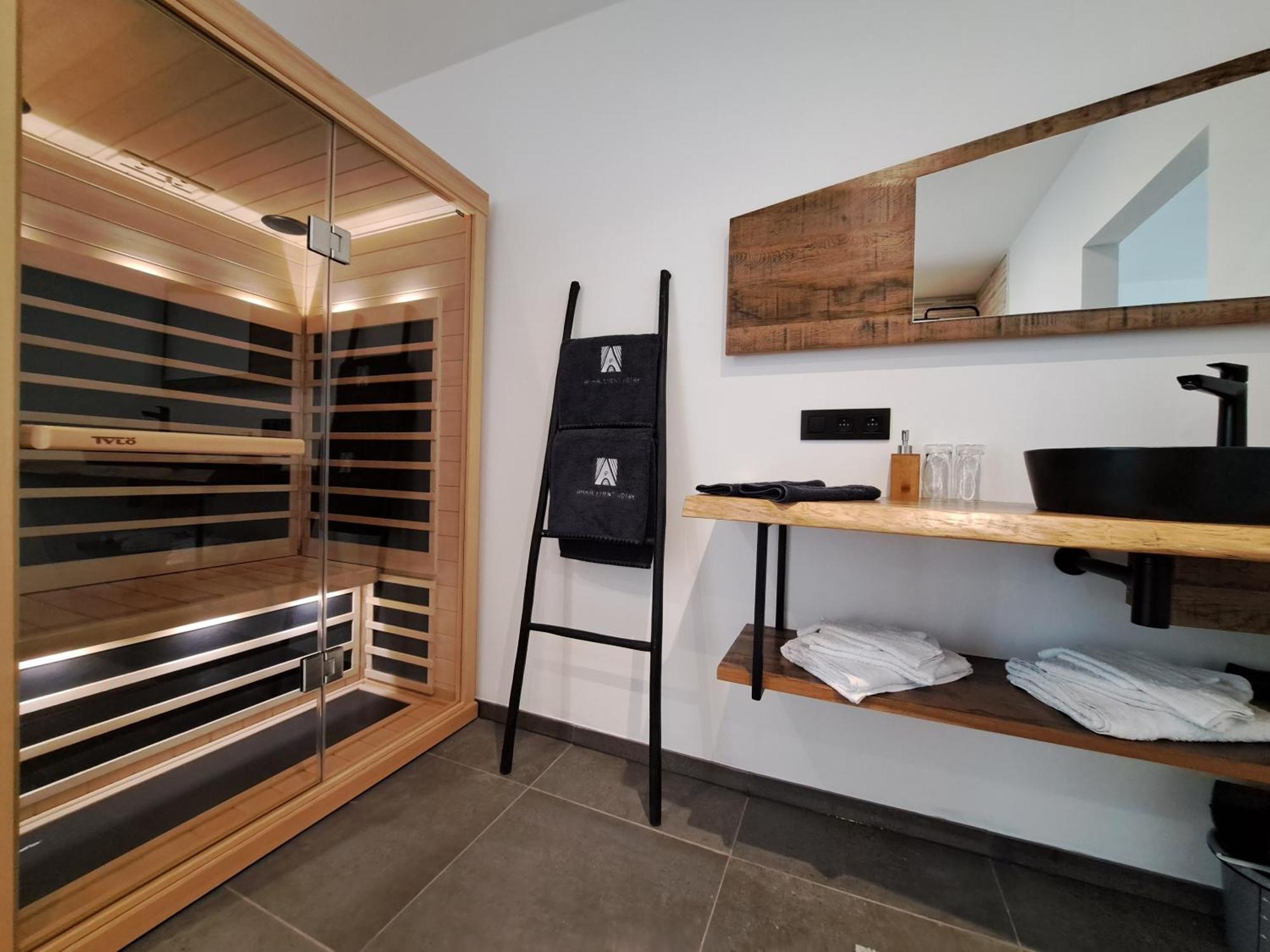 Amikalement Votre - Gite 2 Personnes ลา-โรช-ออง-อาร์เดน ภายนอก รูปภาพ